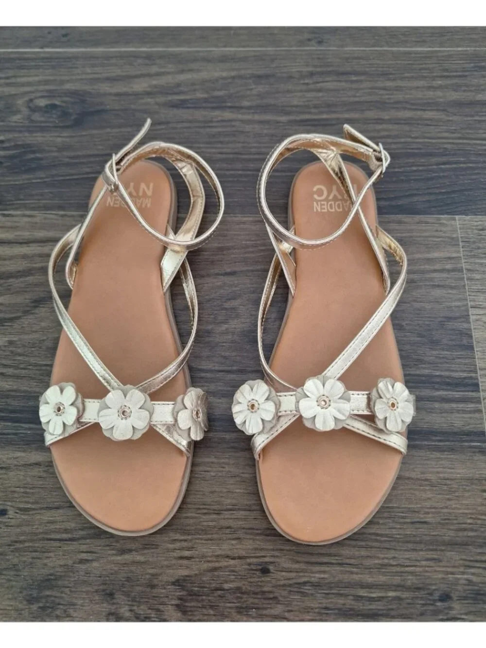 💙 Madden NYC Women’s Size 6 Gold Metallic Floral Ankle Strap Flat Sandals